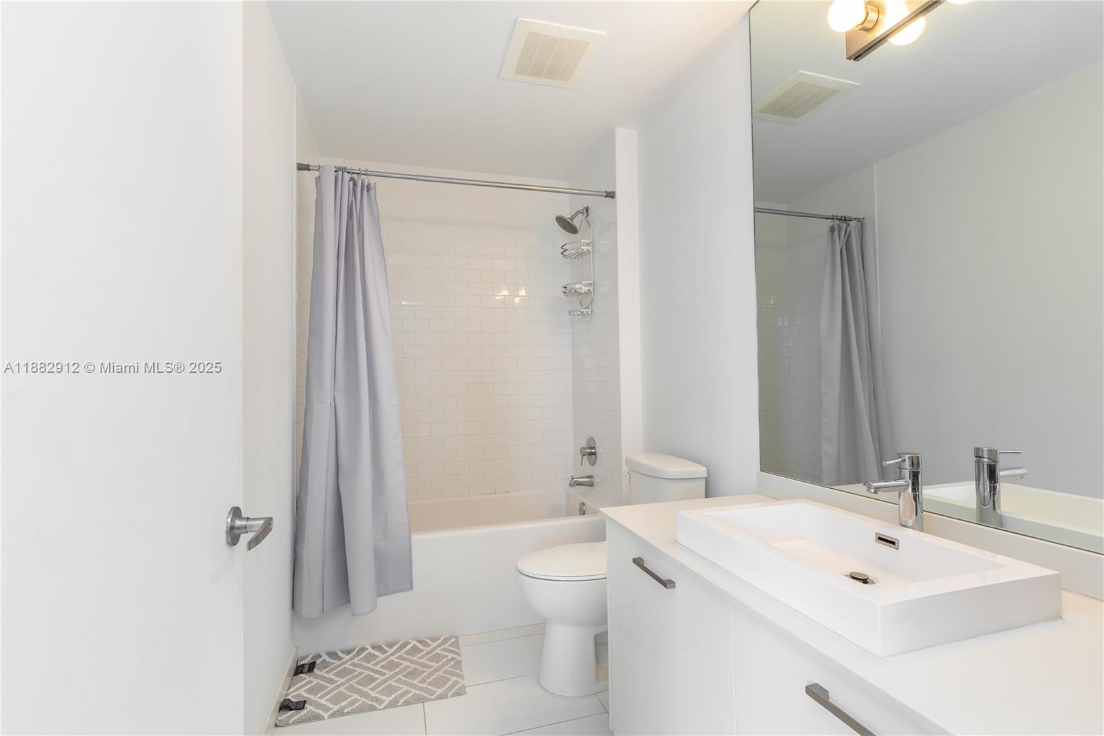 151 SE 1st St #1107, Miami FL 33131