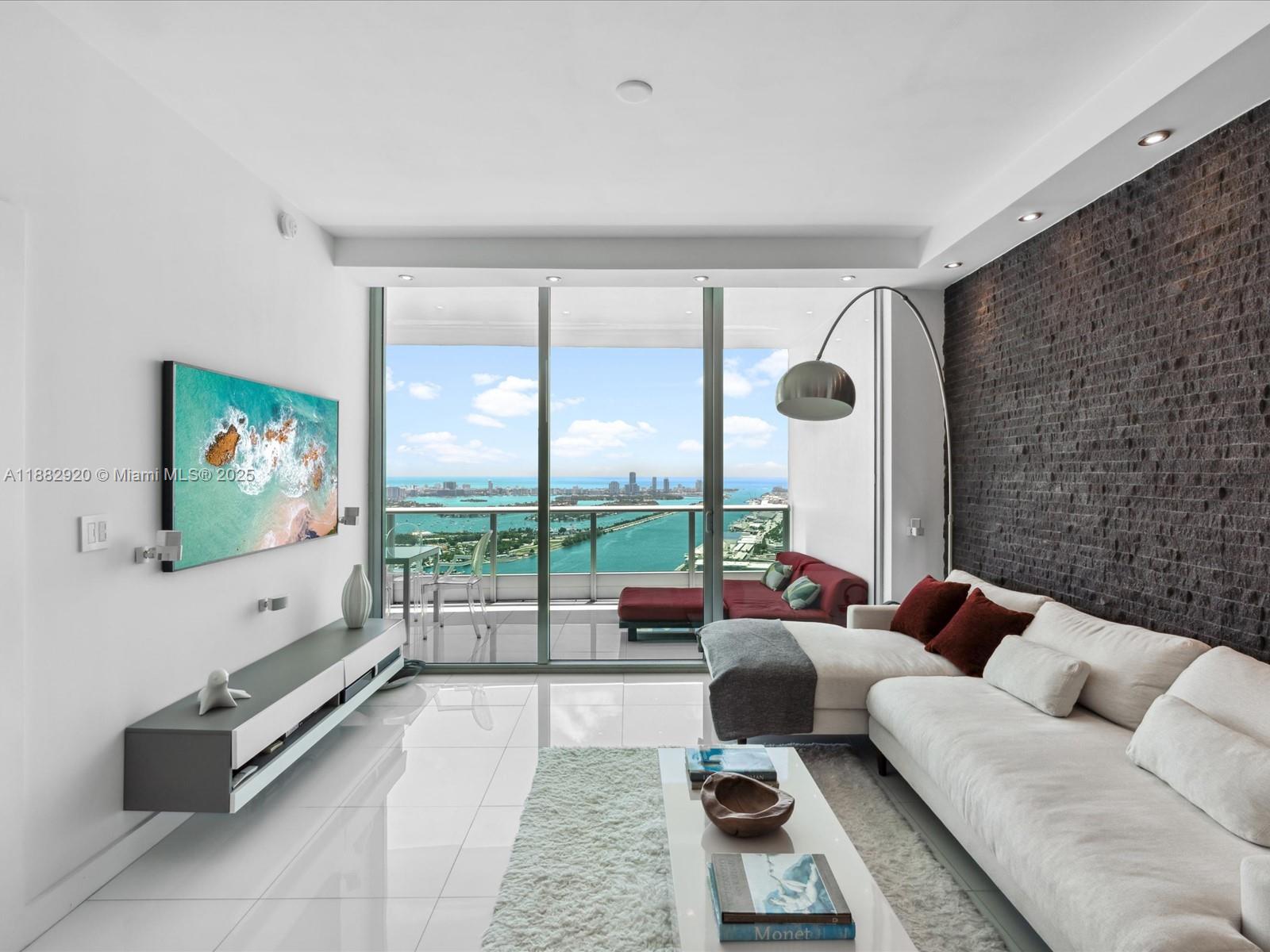 900 Biscayne Blvd #5507, Miami FL 33132