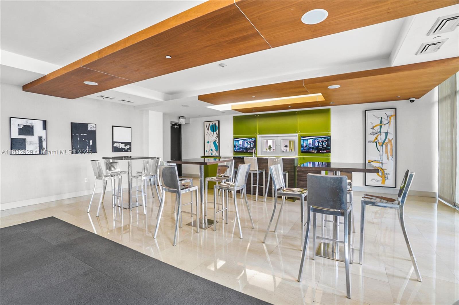 500 Brickell Ave #1701, Miami FL 33131