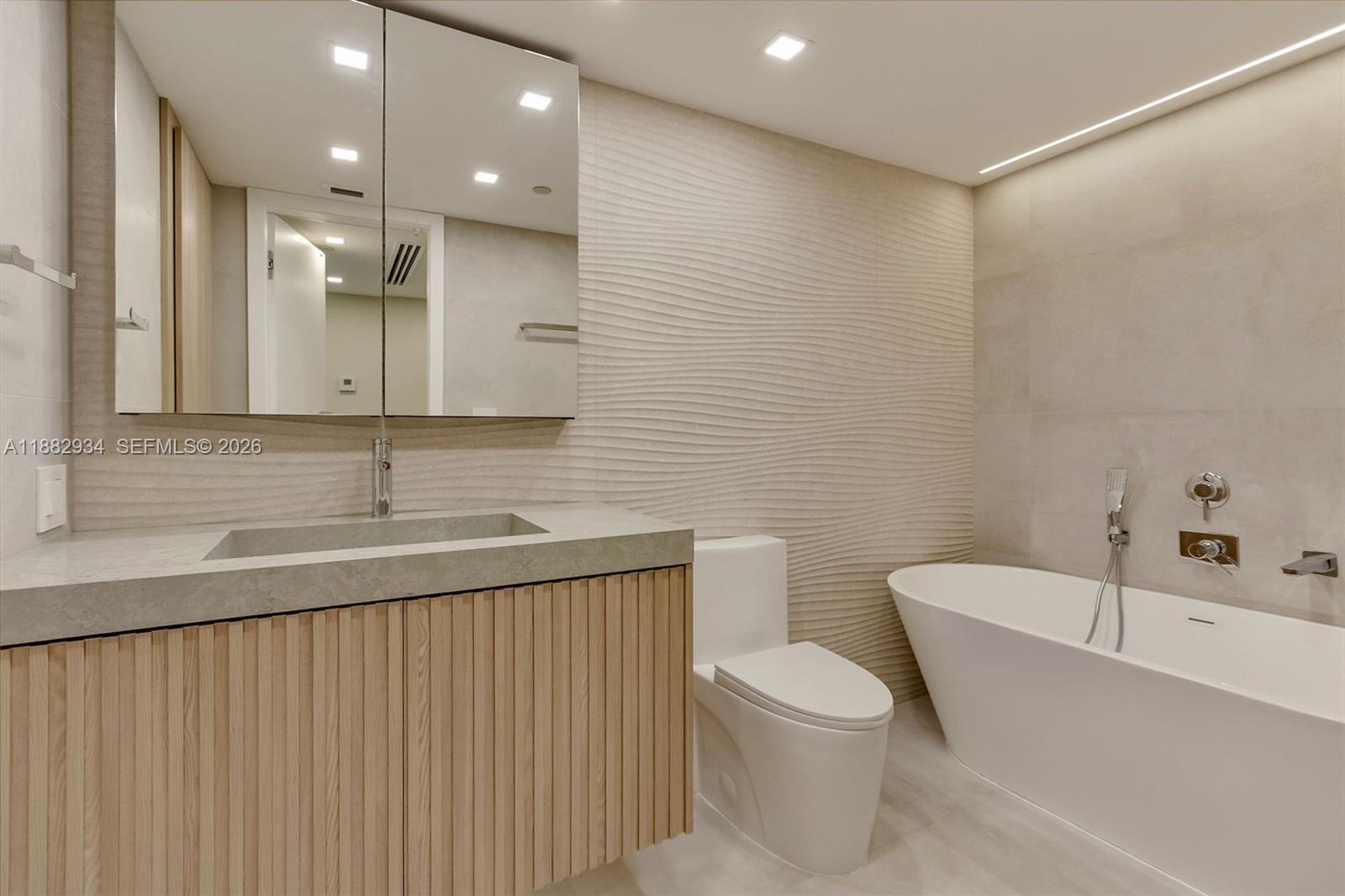 1455 Ocean Dr #811, Miami Beach FL 33139
