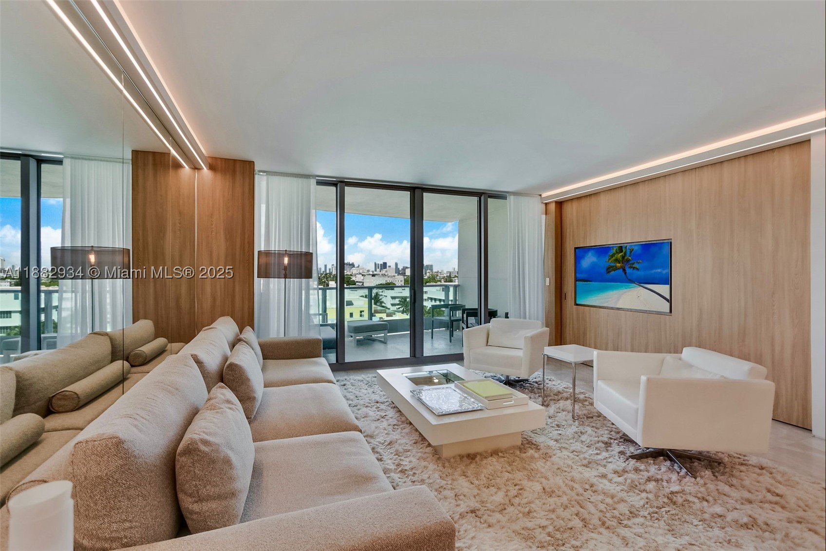 1455 Ocean Dr #811, Miami Beach FL 33139