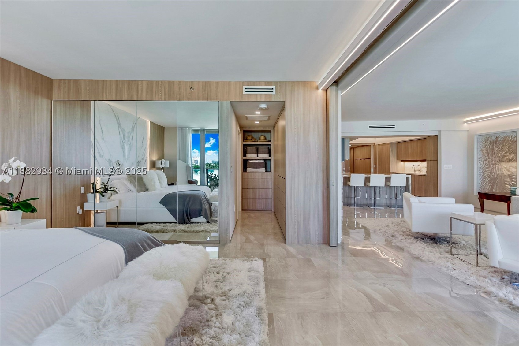 1455 Ocean Dr #811, Miami Beach FL 33139