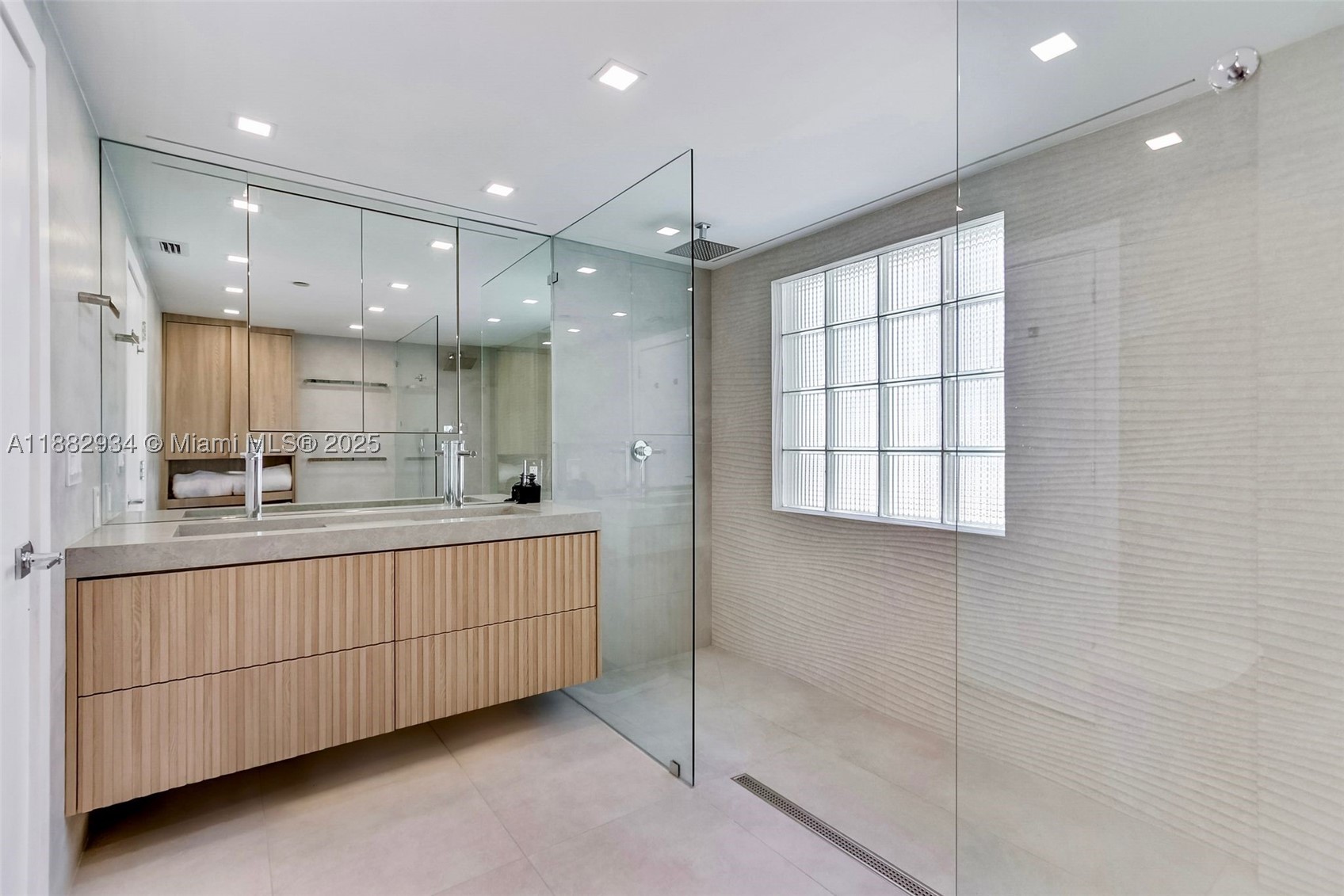 1455 Ocean Dr #811, Miami Beach FL 33139