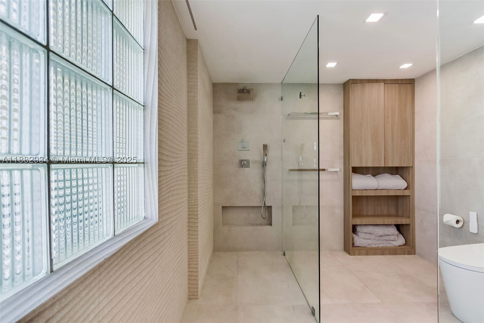 1455 Ocean Dr #811, Miami Beach FL 33139
