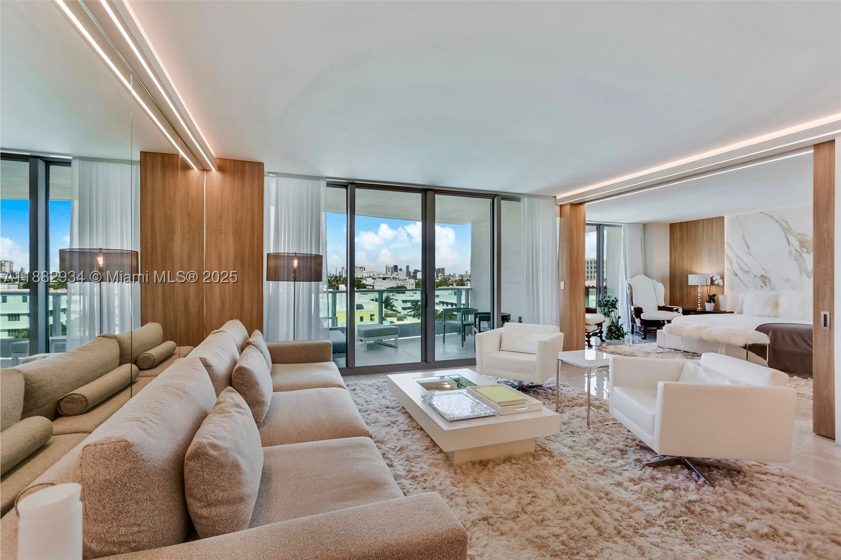 1455 Ocean Dr #811, Miami Beach FL 33139