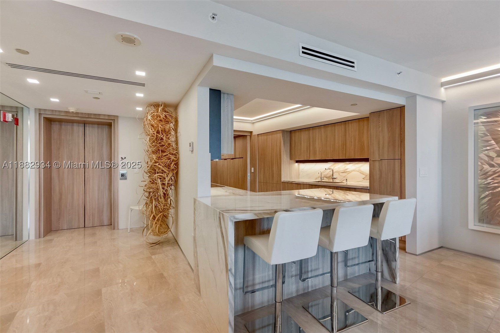 1455 Ocean Dr #811, Miami Beach FL 33139