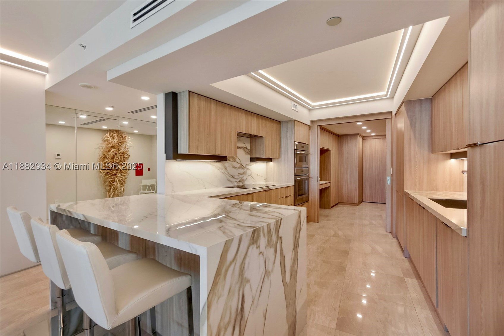 1455 Ocean Dr #811, Miami Beach FL 33139