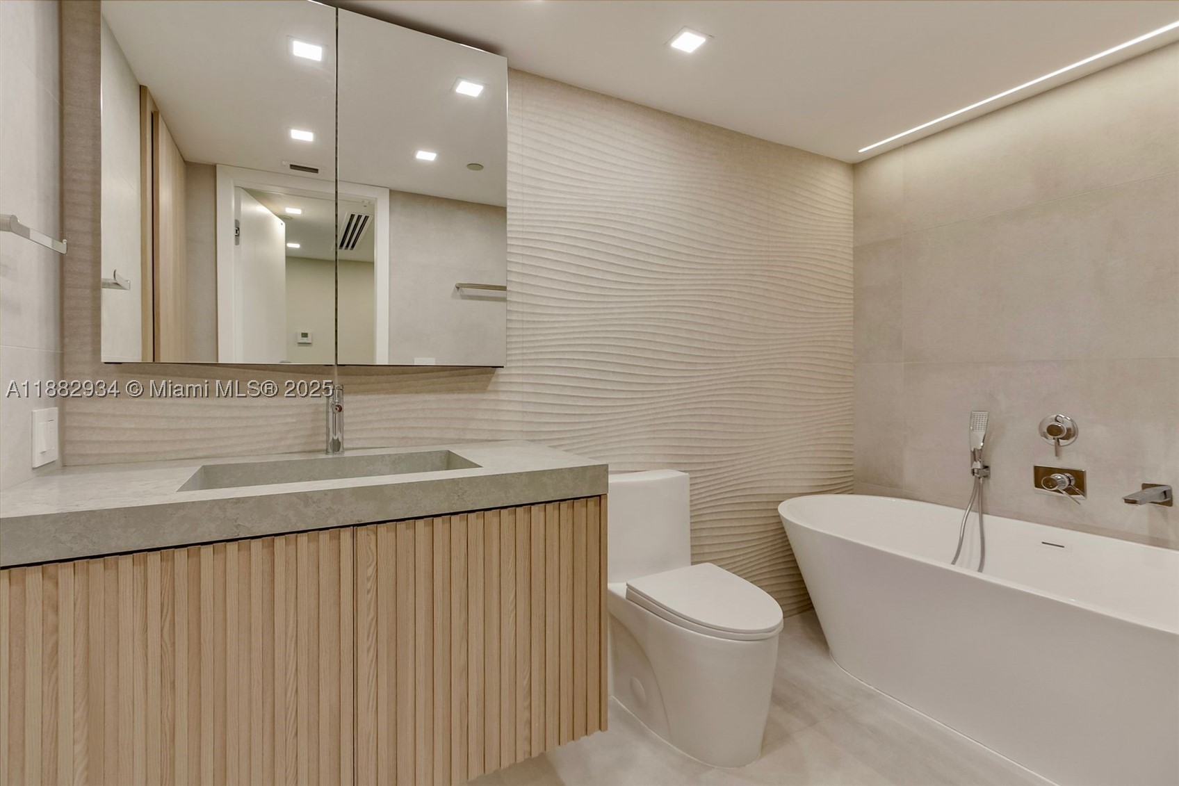 1455 Ocean Dr #811, Miami Beach FL 33139