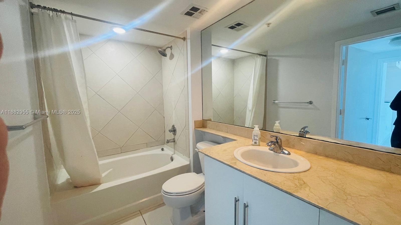 335 S Biscayne Blvd #3803, Miami FL 33131