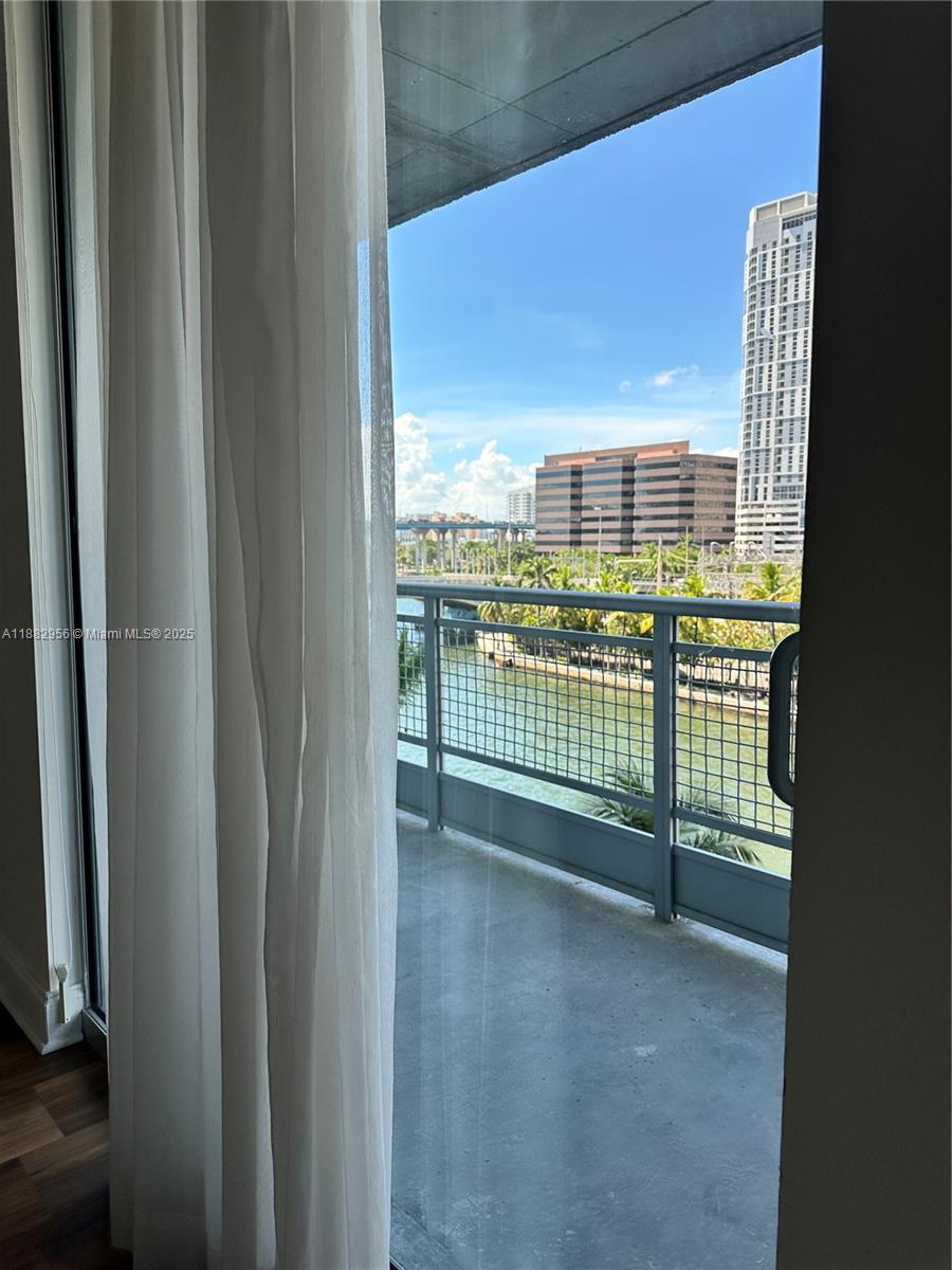 690 SW 1st Ct #605, Miami FL 33130
