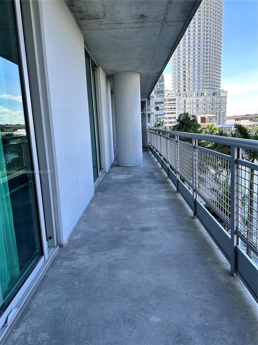 690 SW 1st Ct #605, Miami FL 33130