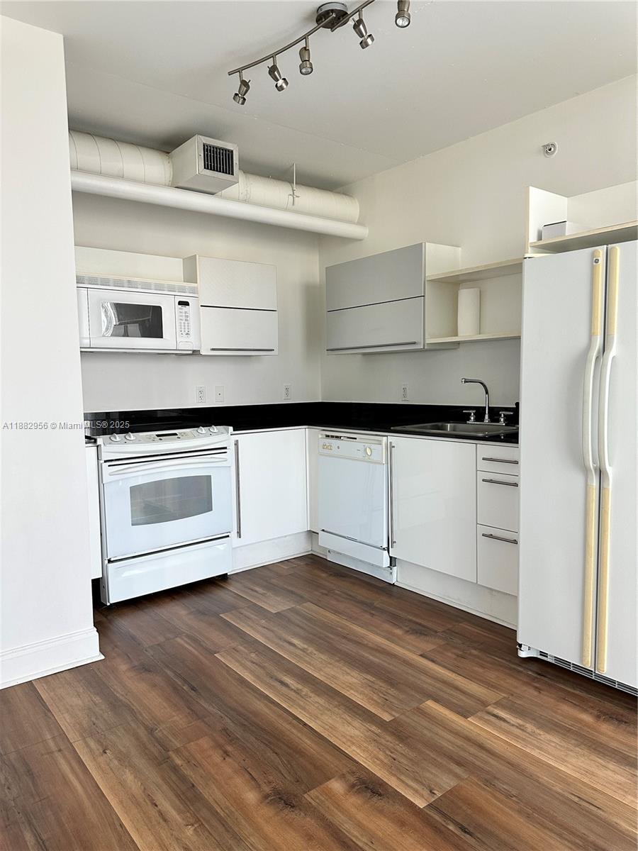 690 SW 1st Ct #605, Miami FL 33130
