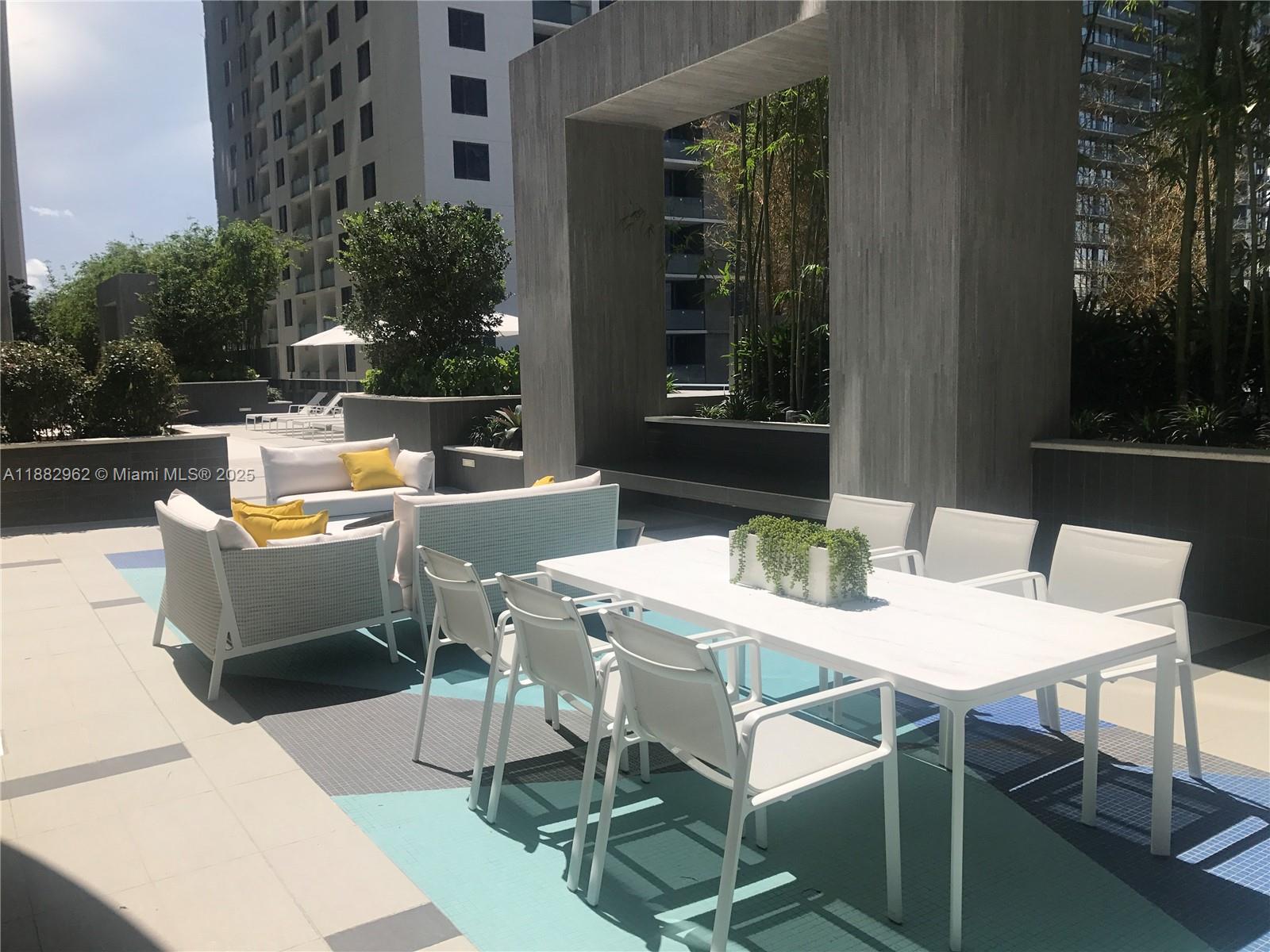 45 SW 9th St #2405, Miami FL 33130
