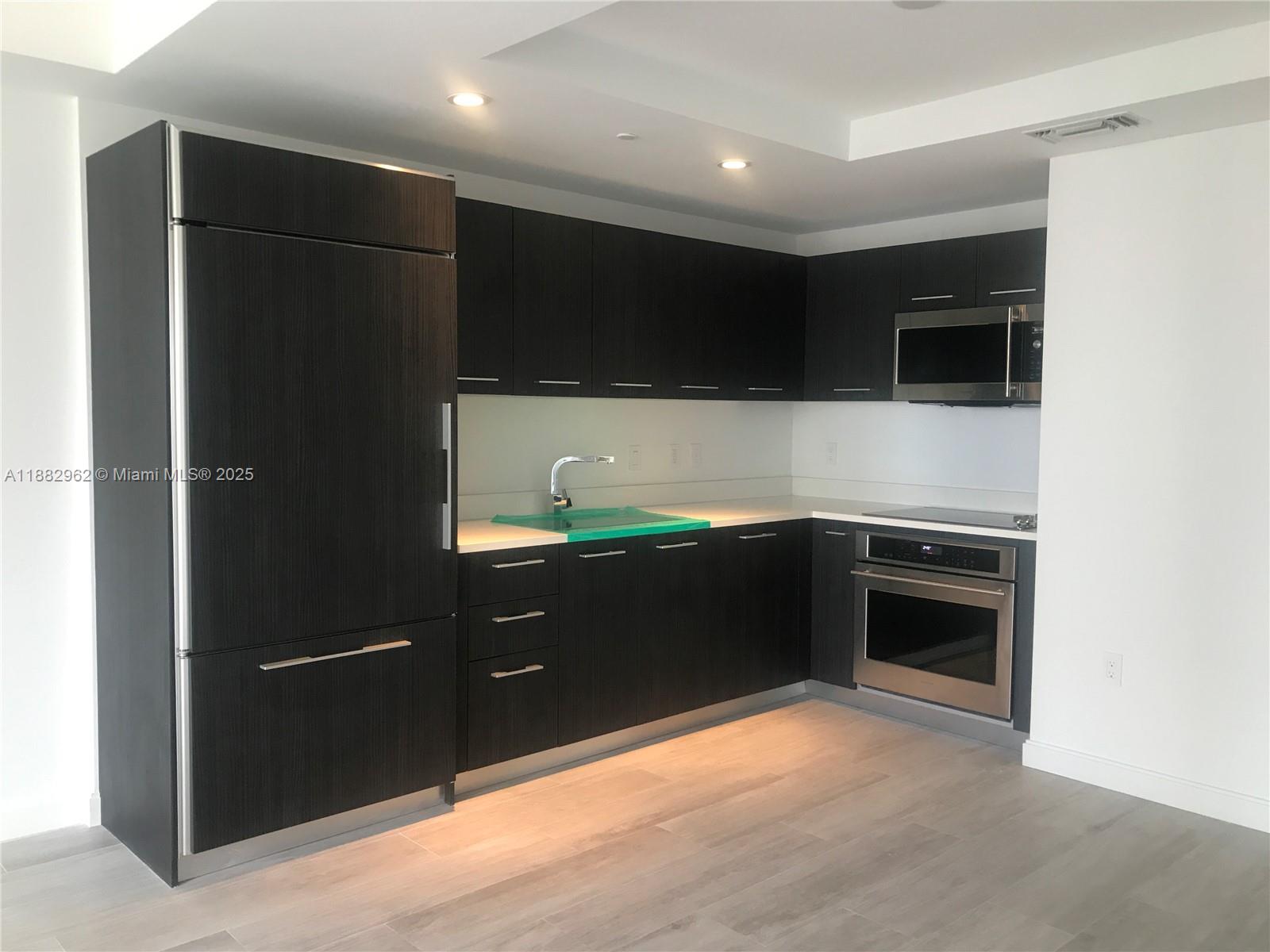 45 SW 9th St #2405, Miami FL 33130