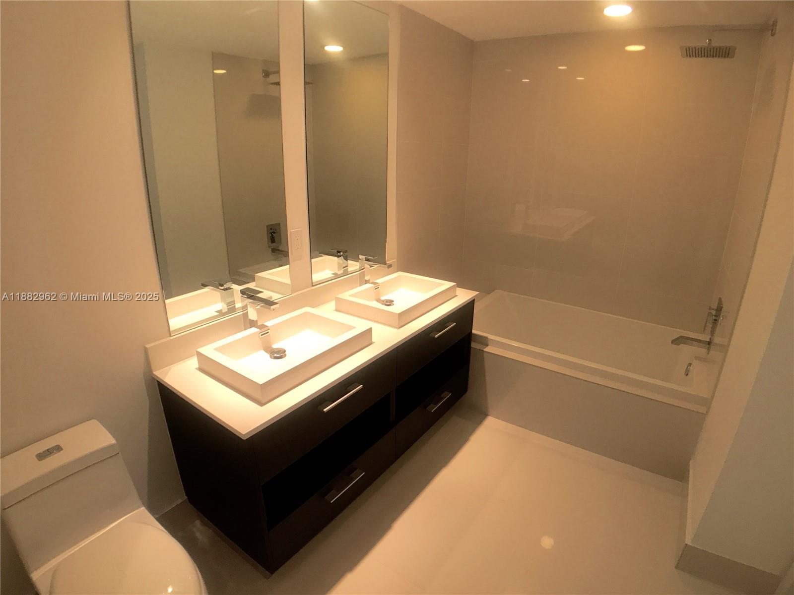45 SW 9th St #2405, Miami FL 33130