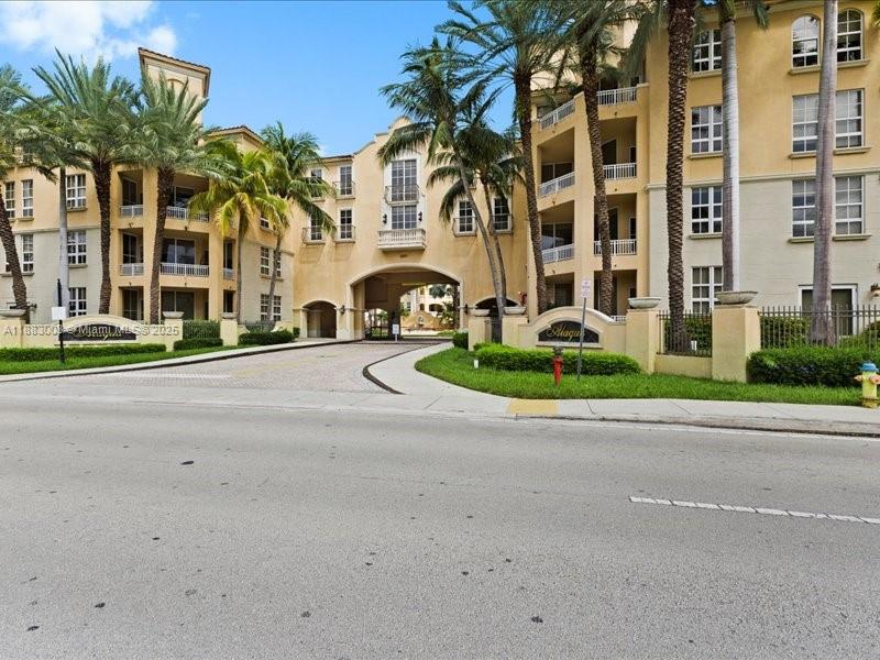 3001 NE 185th St #121, Aventura FL 33180