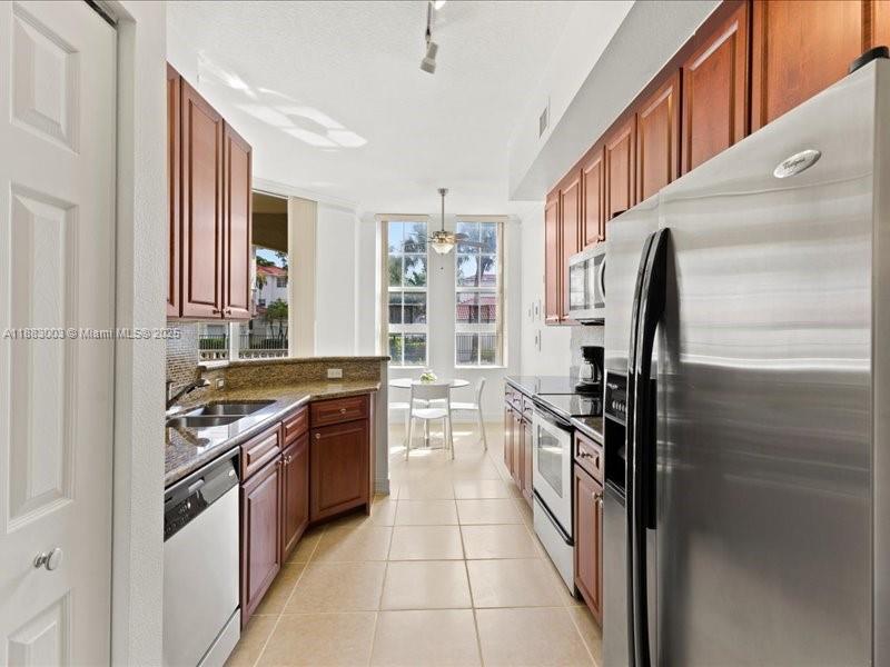 3001 NE 185th St #121, Aventura FL 33180