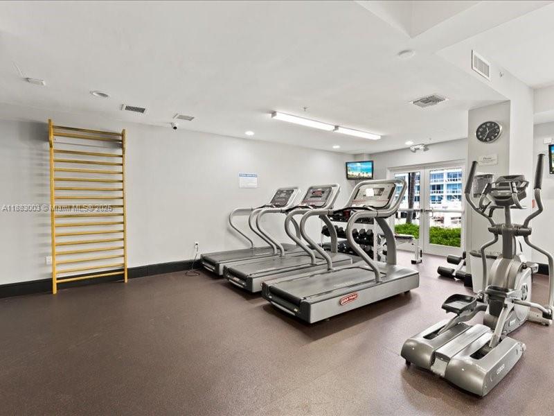 3001 NE 185th St #121, Aventura FL 33180