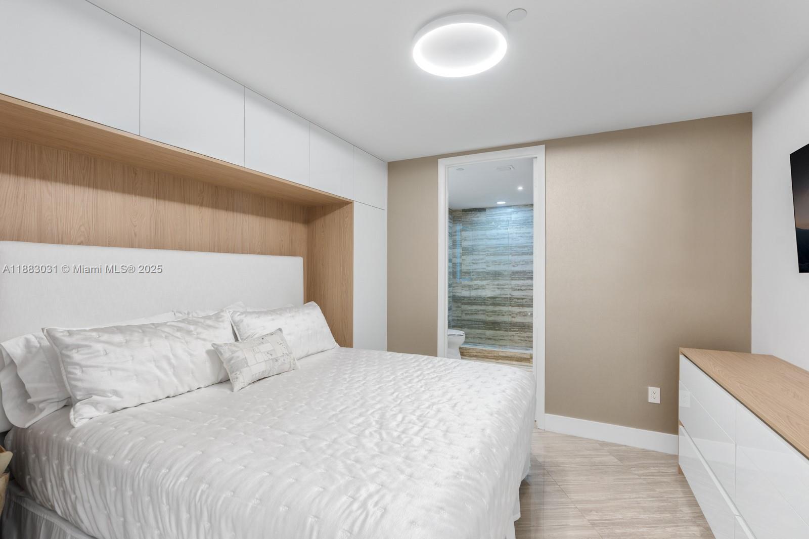 15811 Collins Ave #2907, Sunny Isles Beach FL 33160