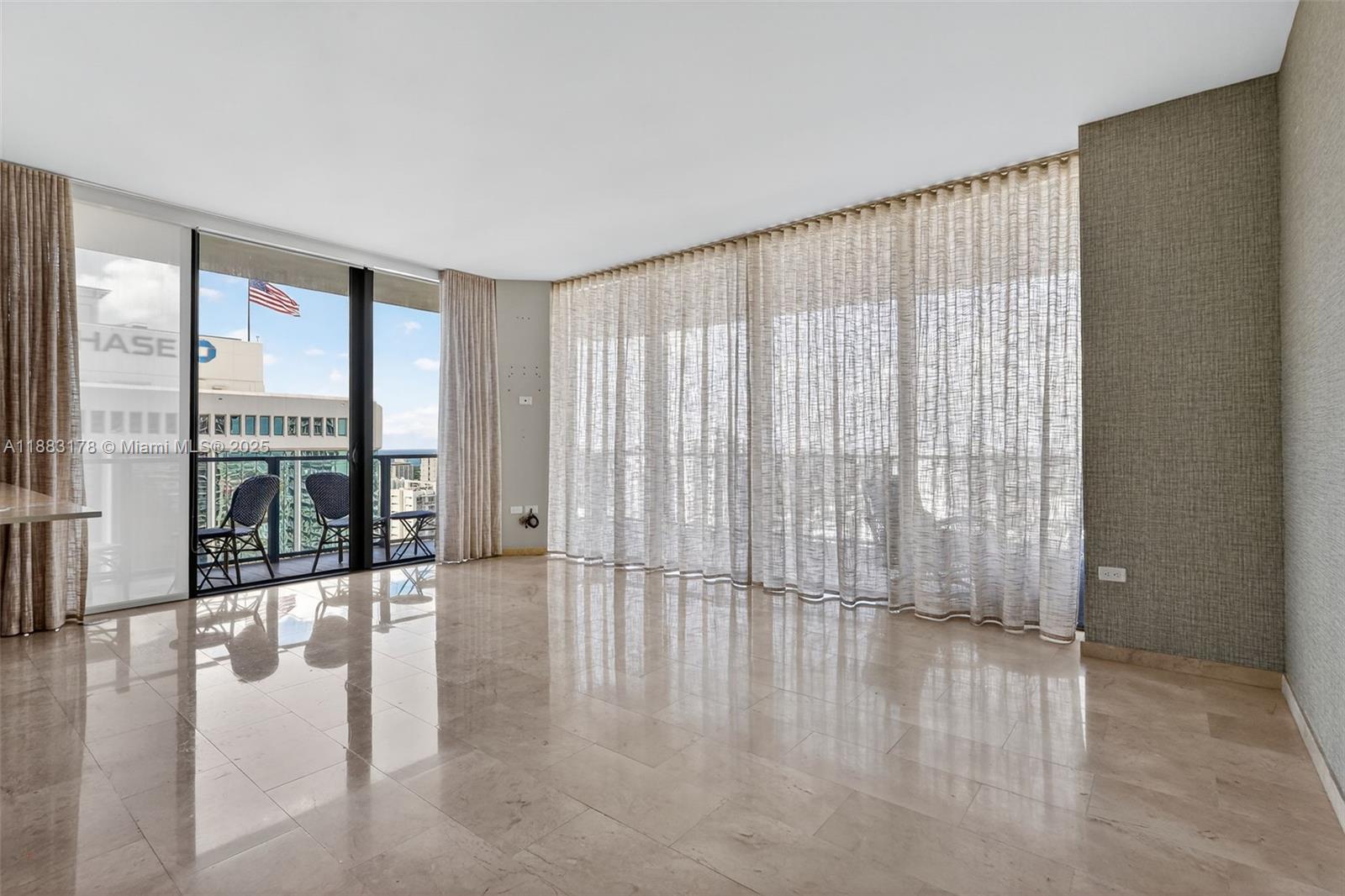 88 SW 7th St #2402, Miami FL 33130