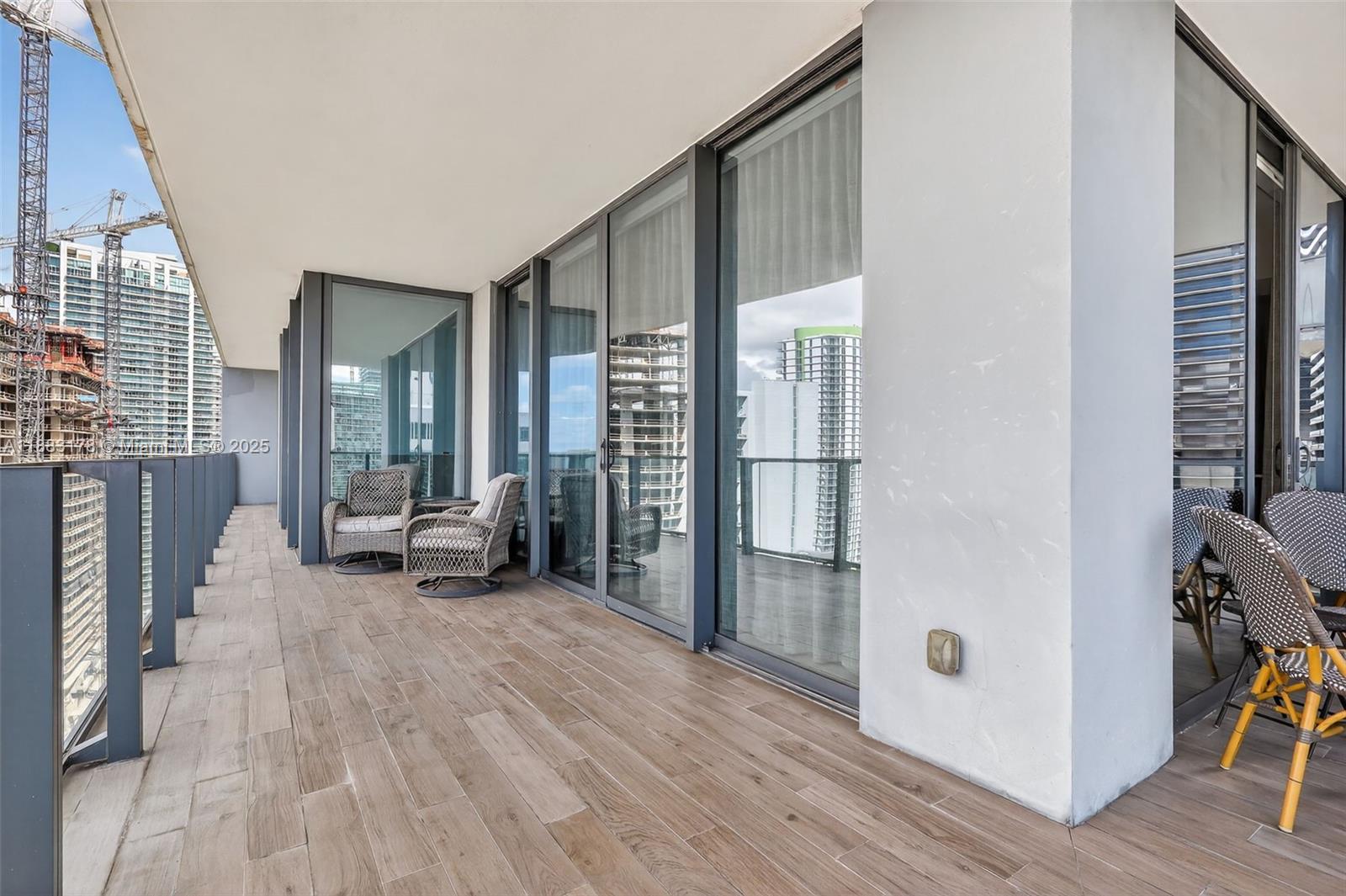 88 SW 7th St #2402, Miami FL 33130