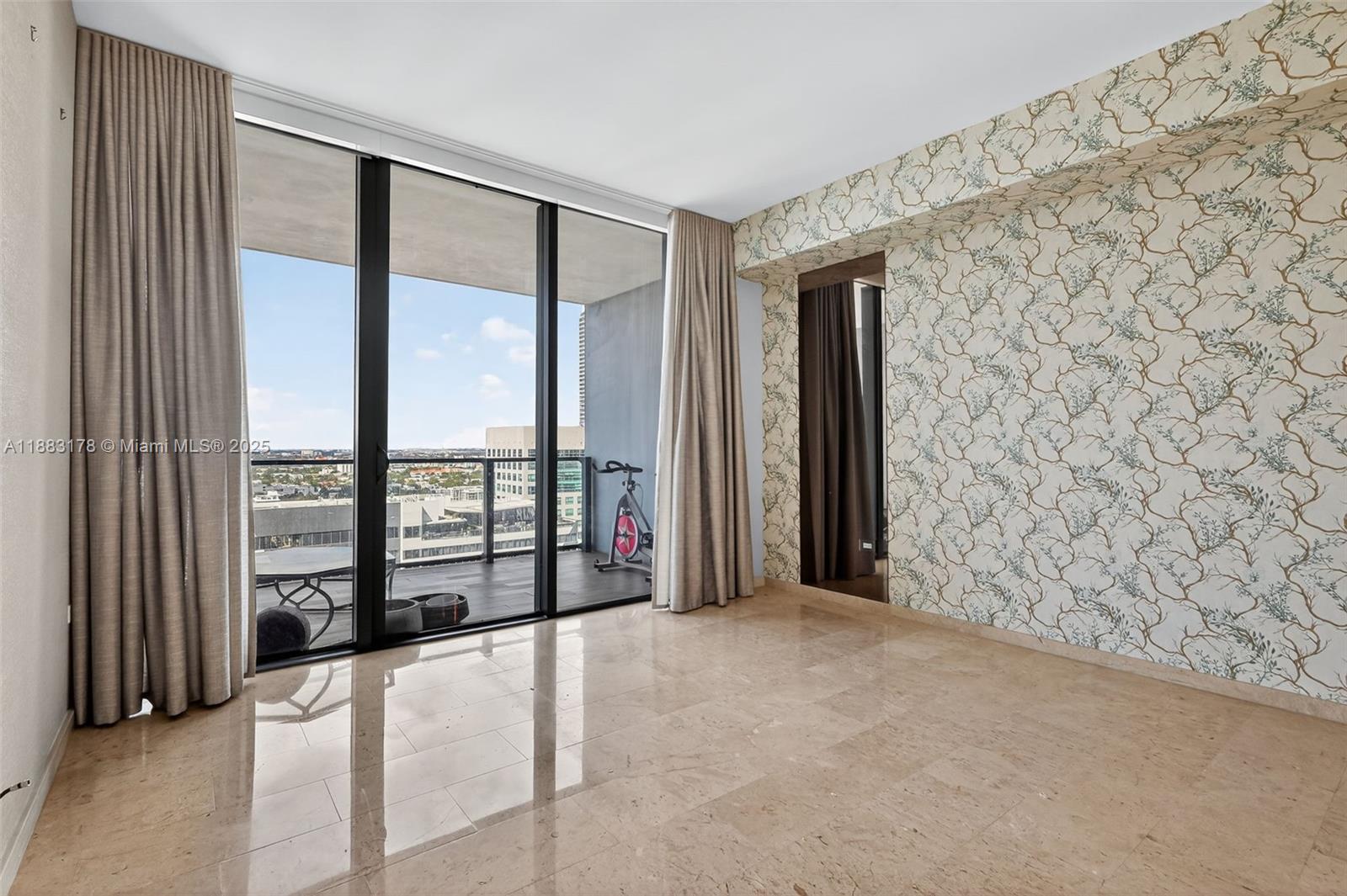 88 SW 7th St #2402, Miami FL 33130