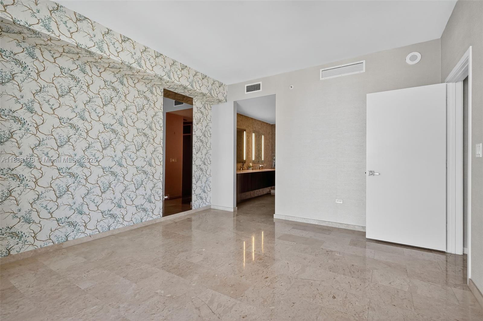 88 SW 7th St #2402, Miami FL 33130