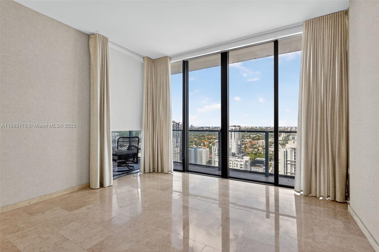 88 SW 7th St #2402, Miami FL 33130