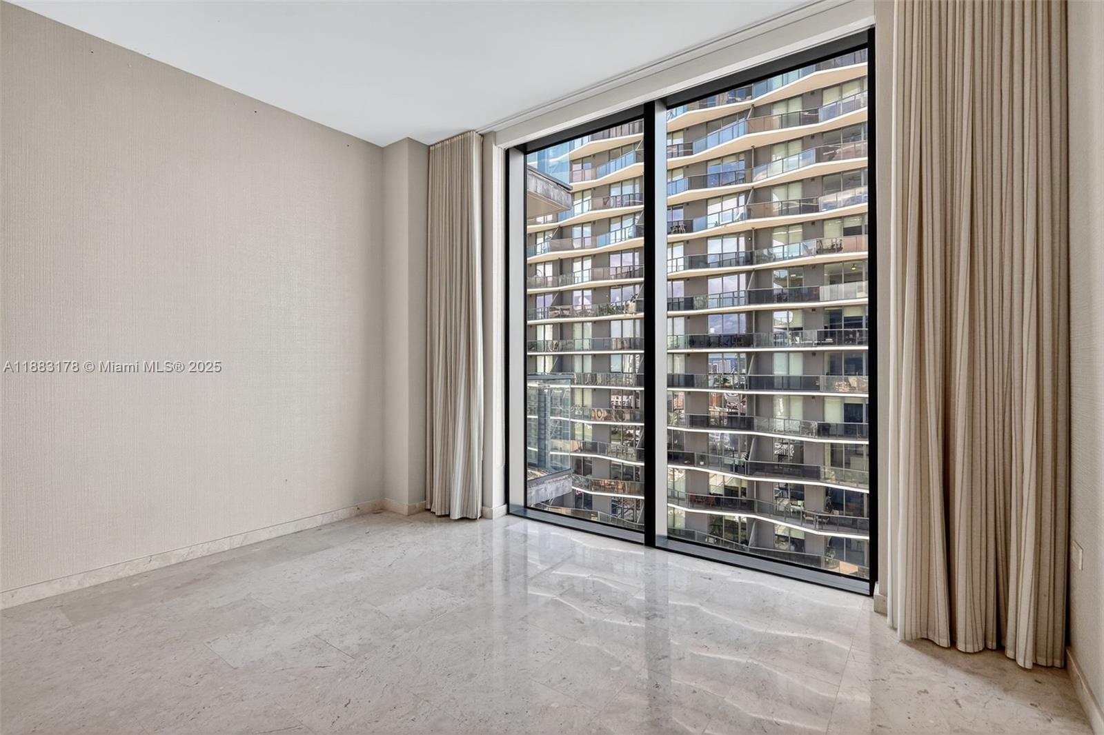 88 SW 7th St #2402, Miami FL 33130