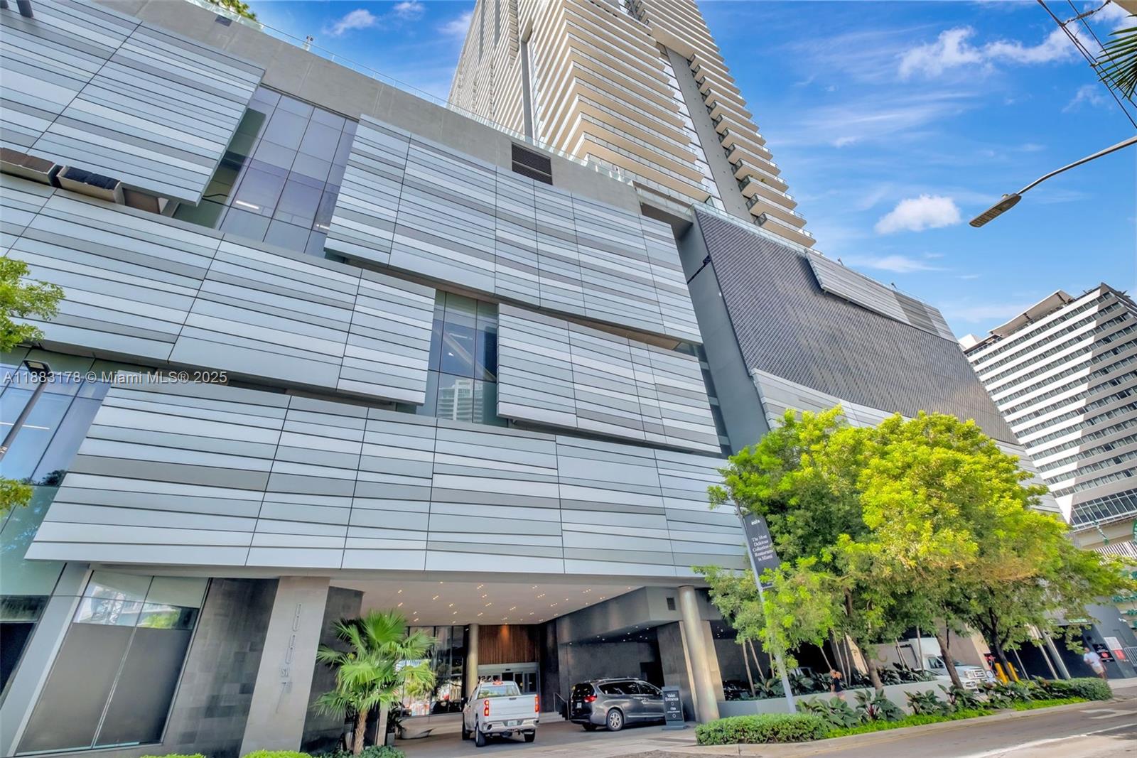 88 SW 7th St #2402, Miami FL 33130