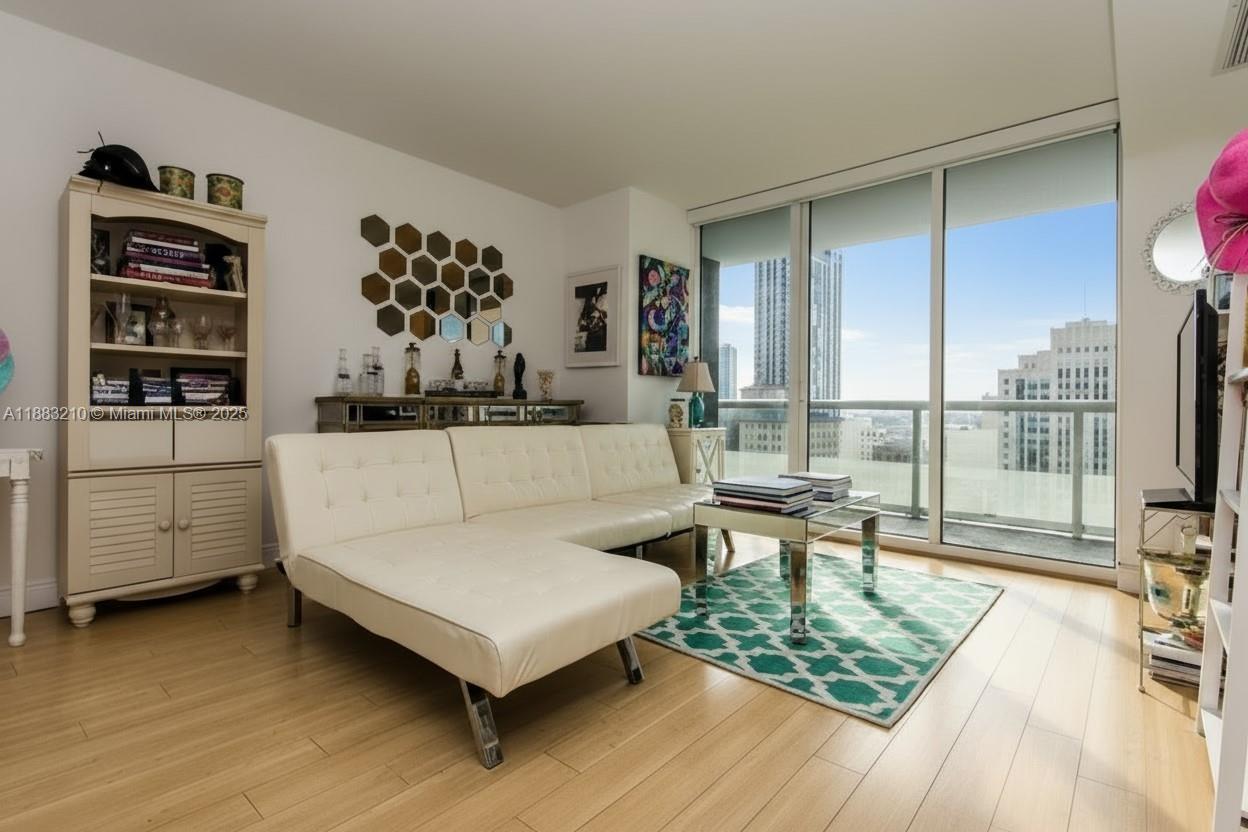 50 Biscayne Blvd #4707, Miami FL 33132