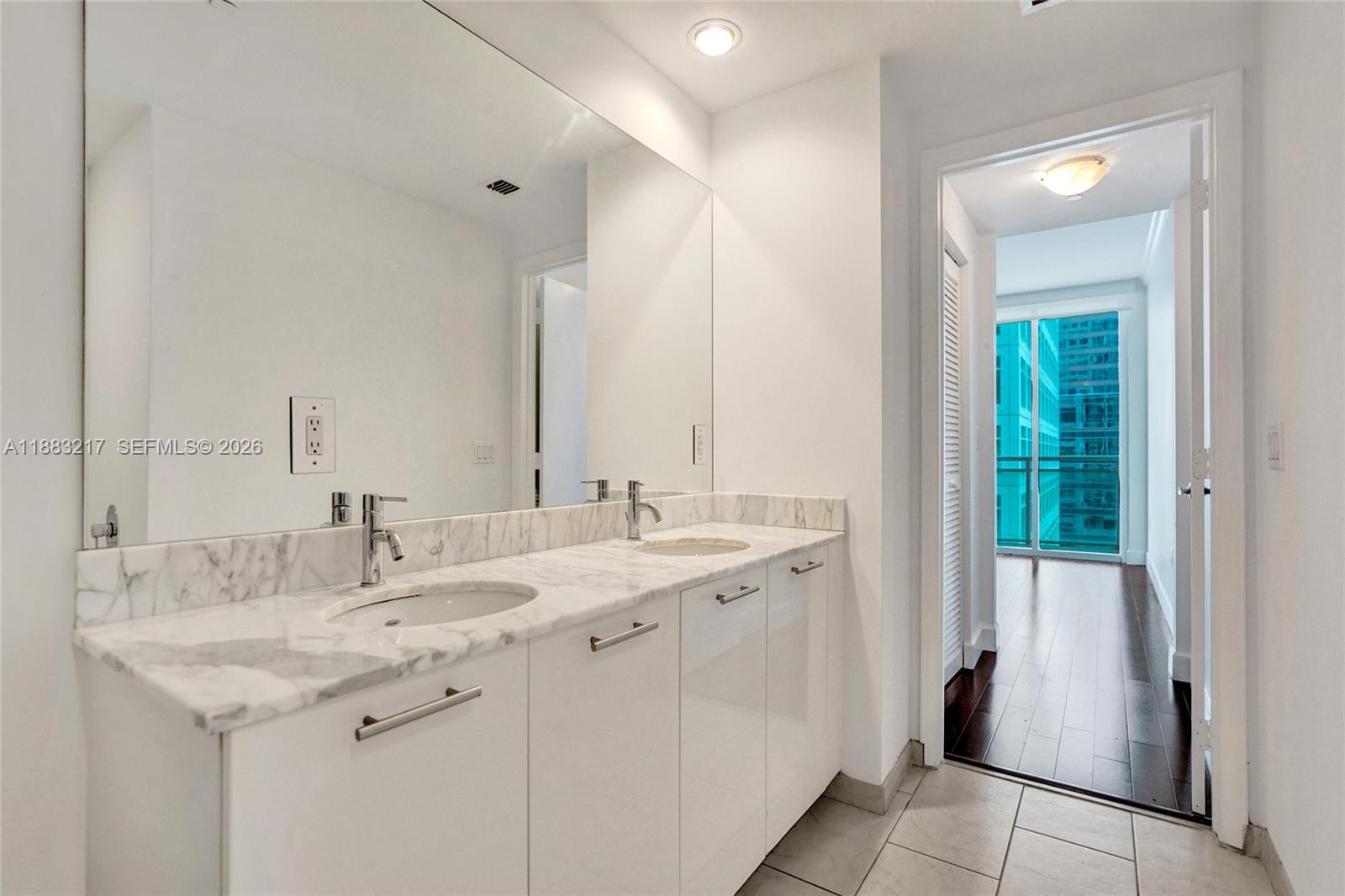 950 Brickell Bay Dr #1704, Miami FL 33131