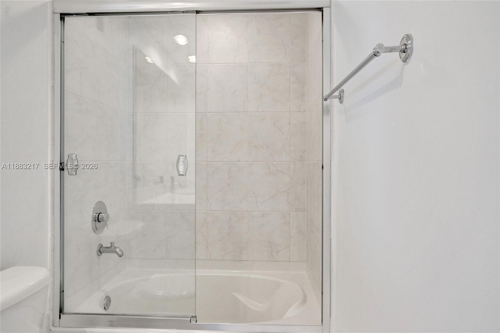 950 Brickell Bay Dr #1704, Miami FL 33131