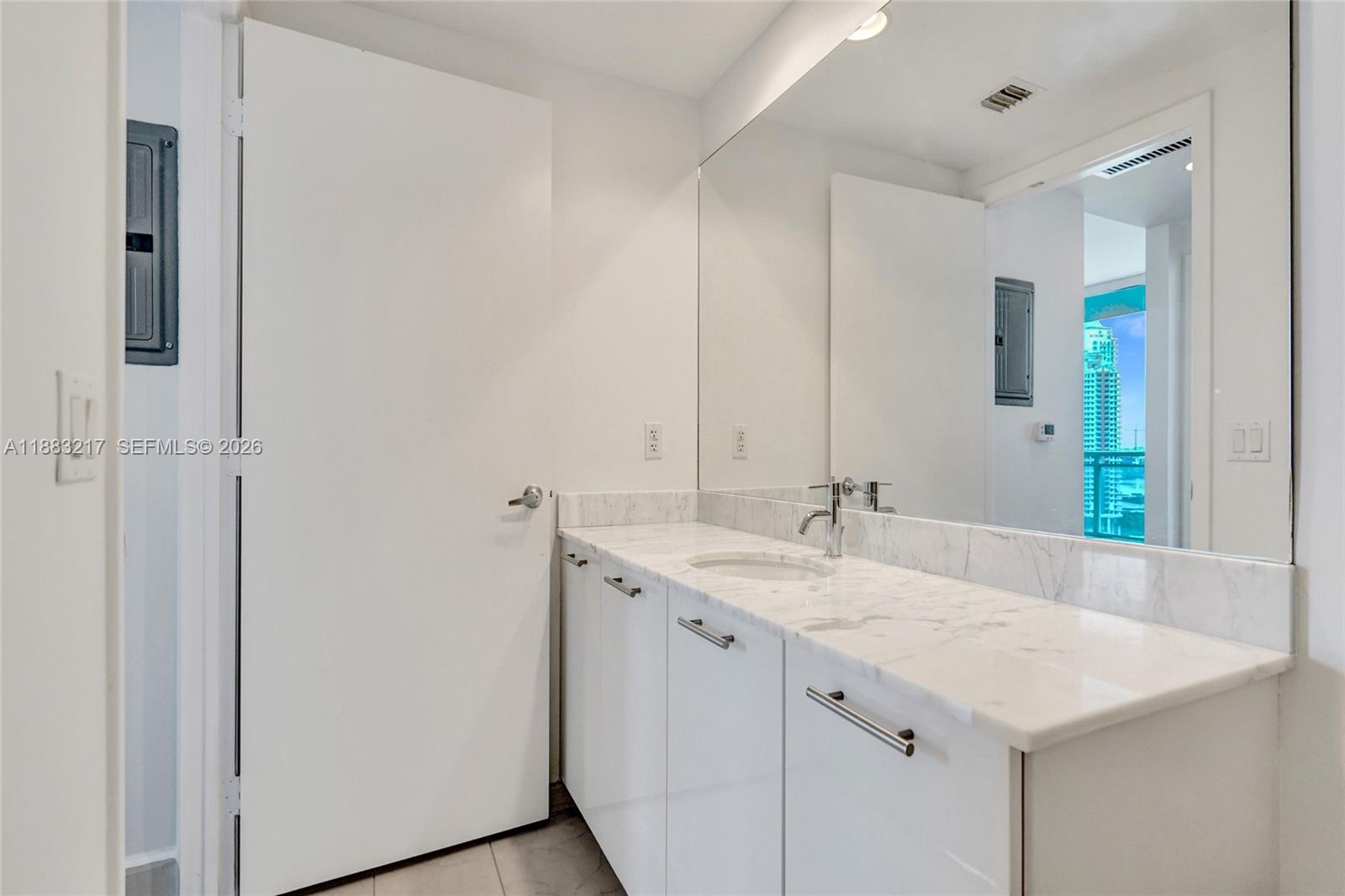 950 Brickell Bay Dr #1704, Miami FL 33131