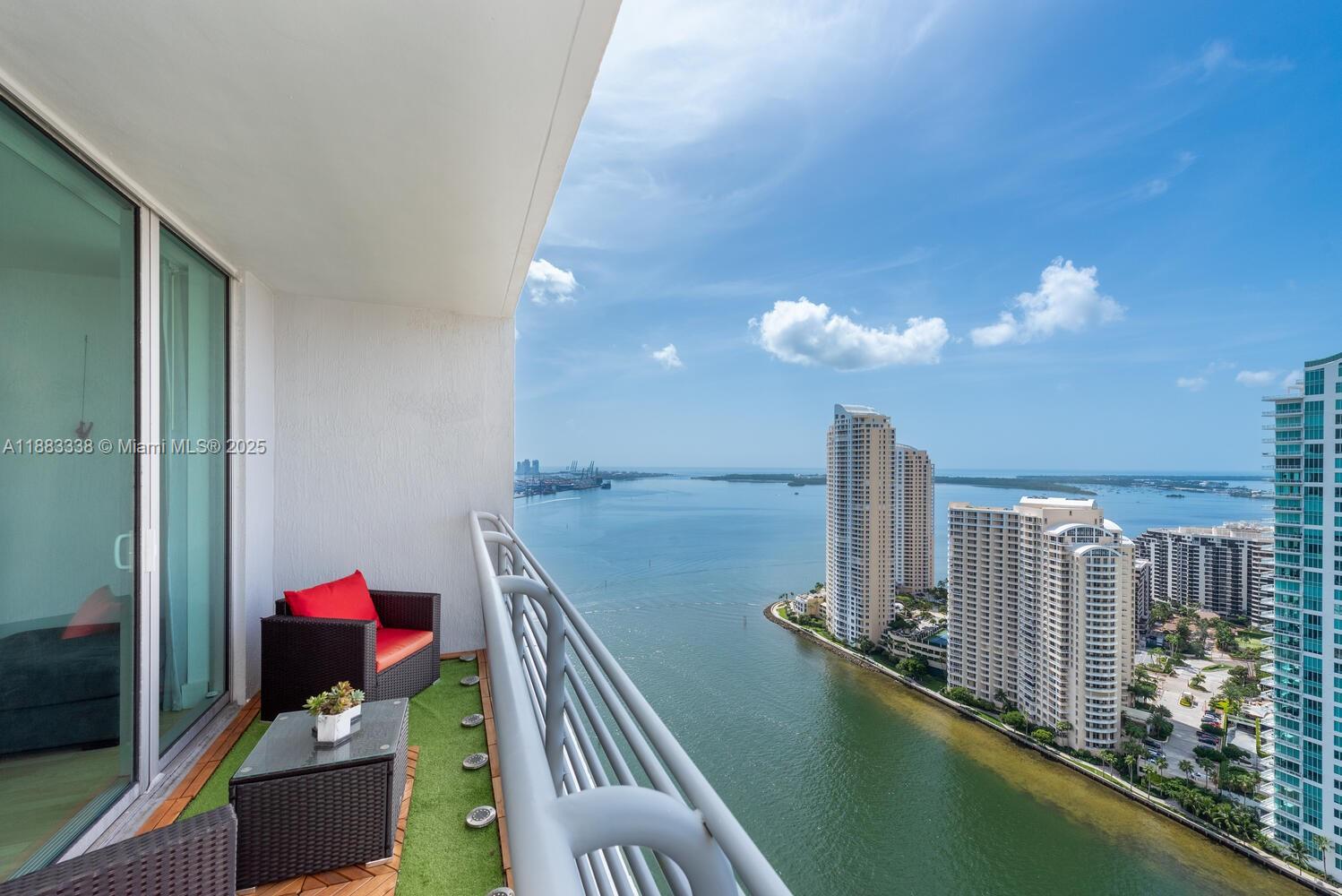 325 S Biscayne Blvd #3915, Miami FL 33131