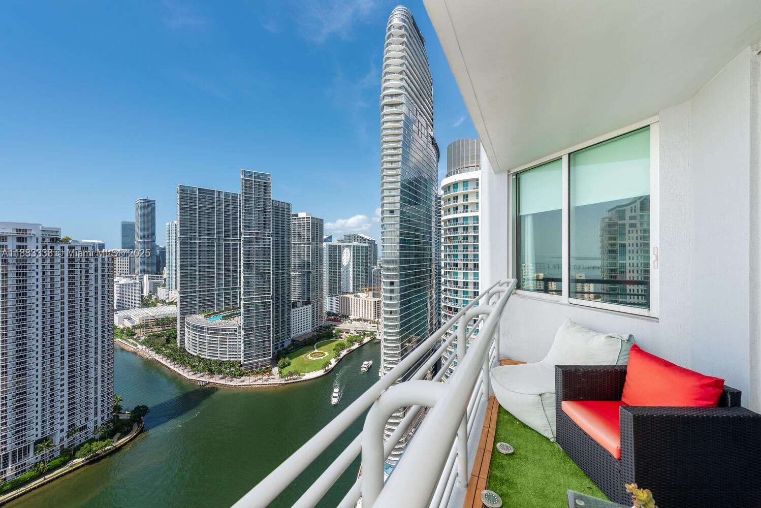 325 S Biscayne Blvd #3915, Miami FL 33131