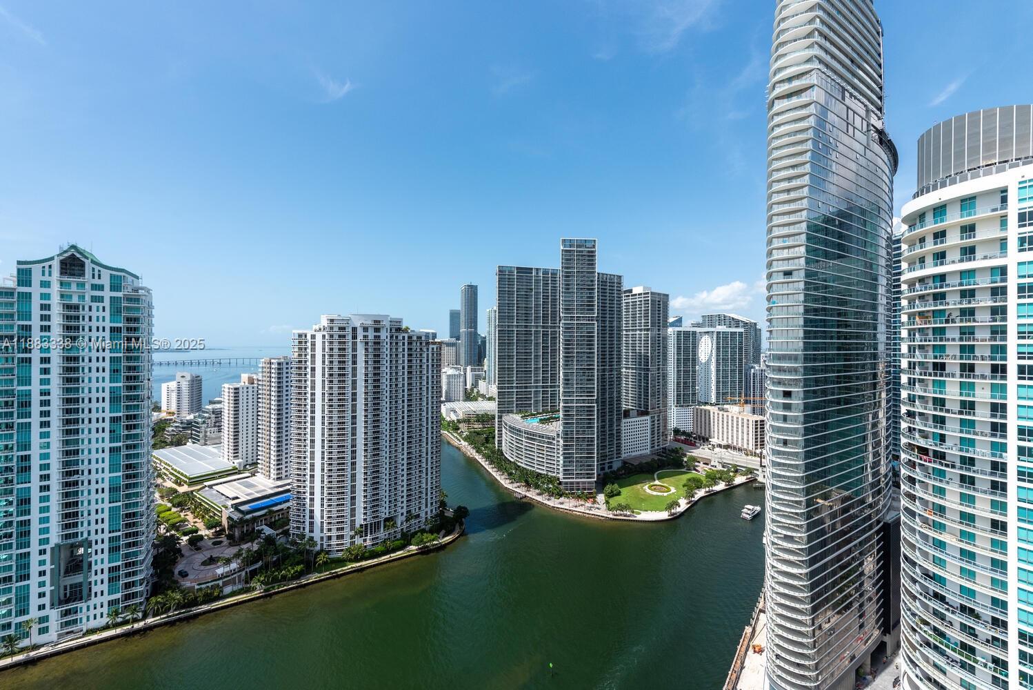 325 S Biscayne Blvd #3915, Miami FL 33131