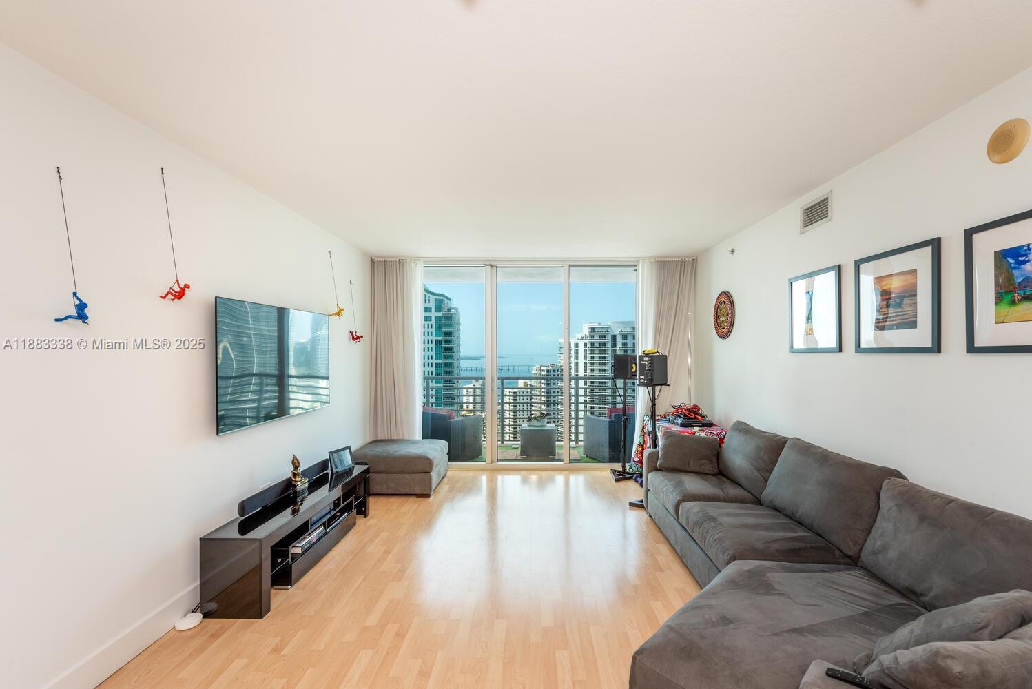325 S Biscayne Blvd #3915, Miami FL 33131