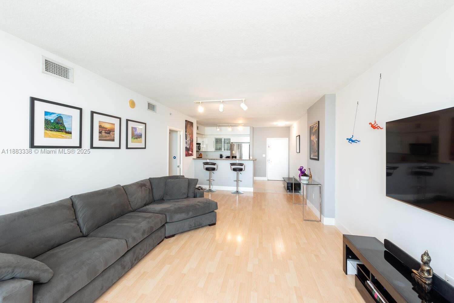 325 S Biscayne Blvd #3915, Miami FL 33131
