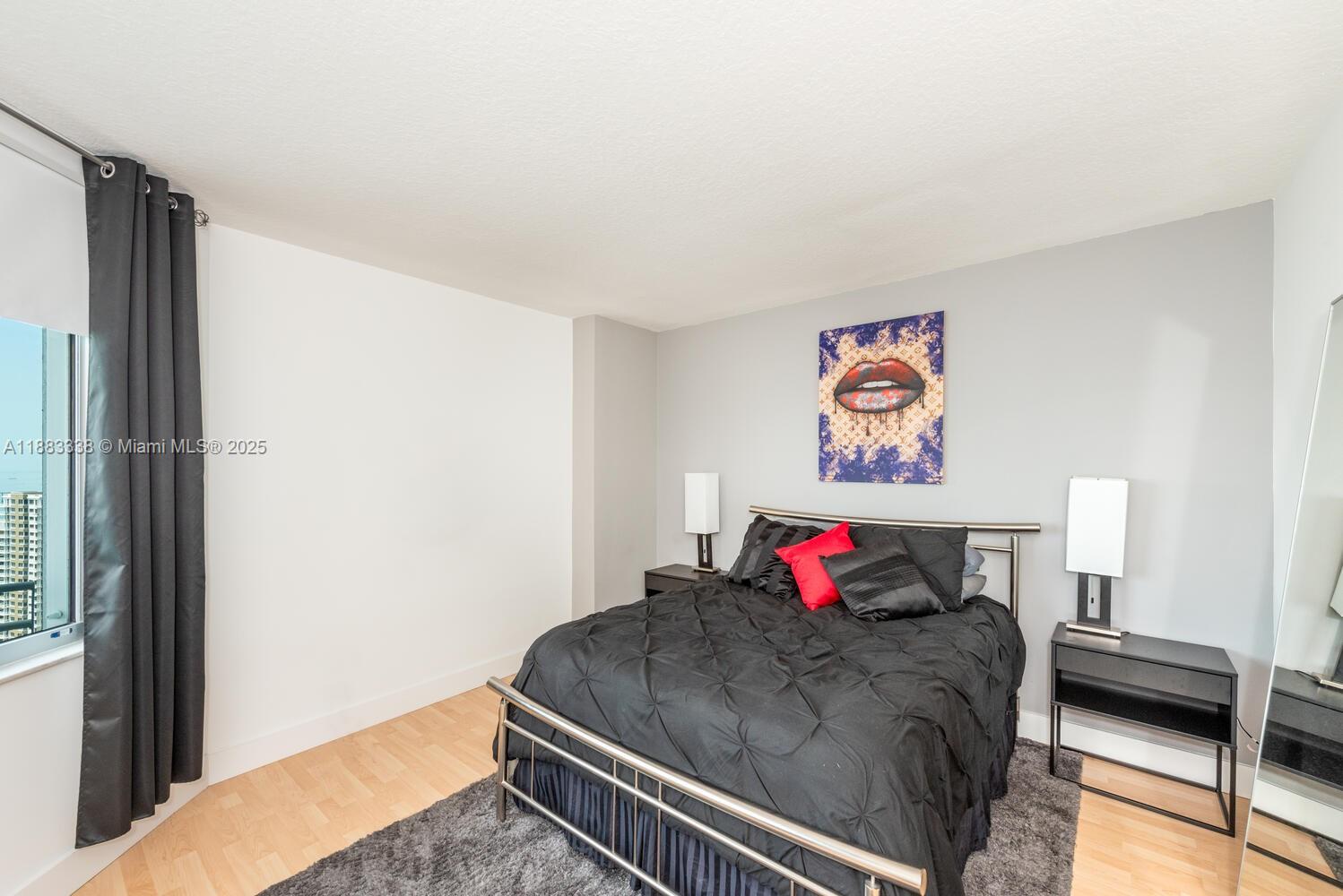 325 S Biscayne Blvd #3915, Miami FL 33131