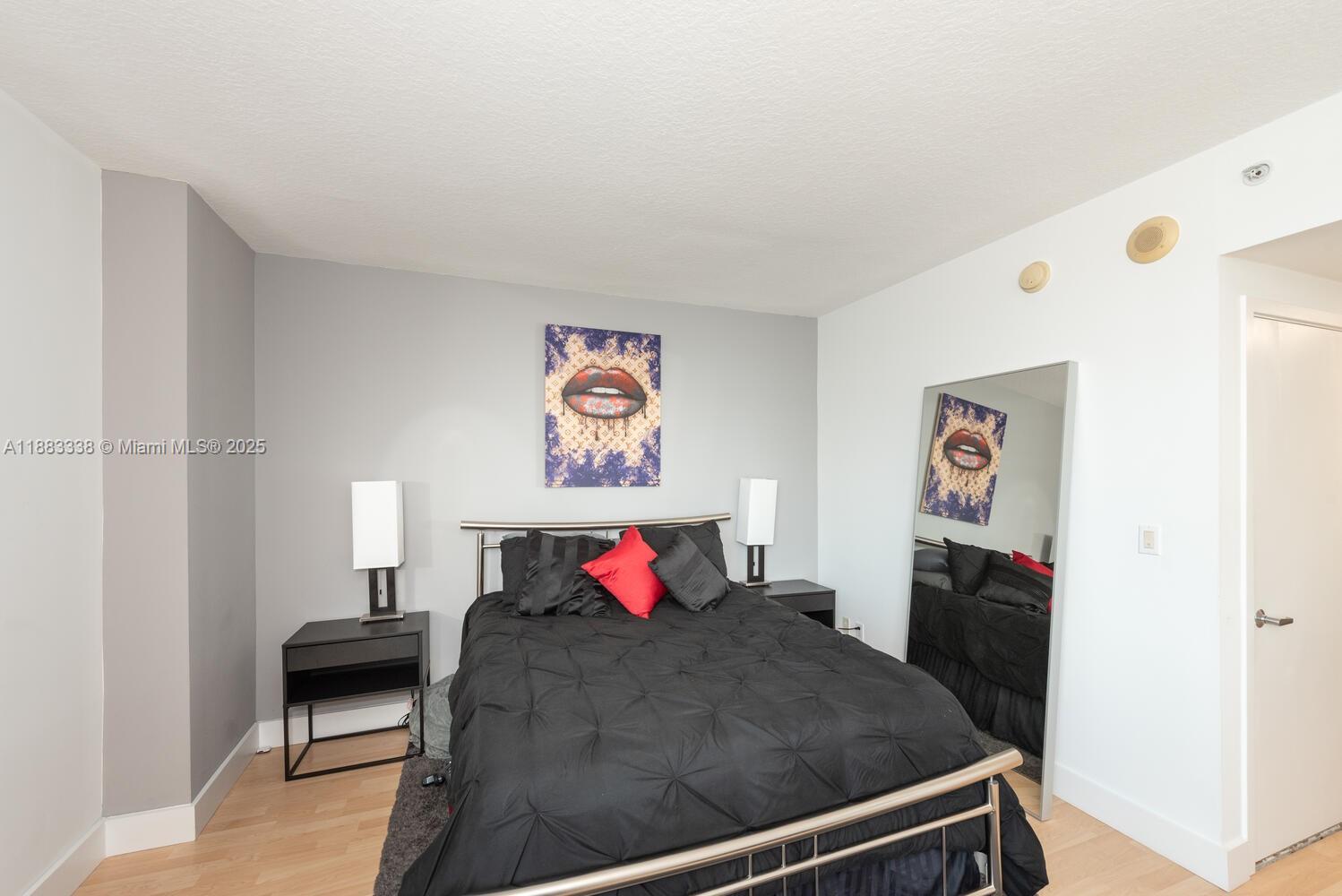 325 S Biscayne Blvd #3915, Miami FL 33131