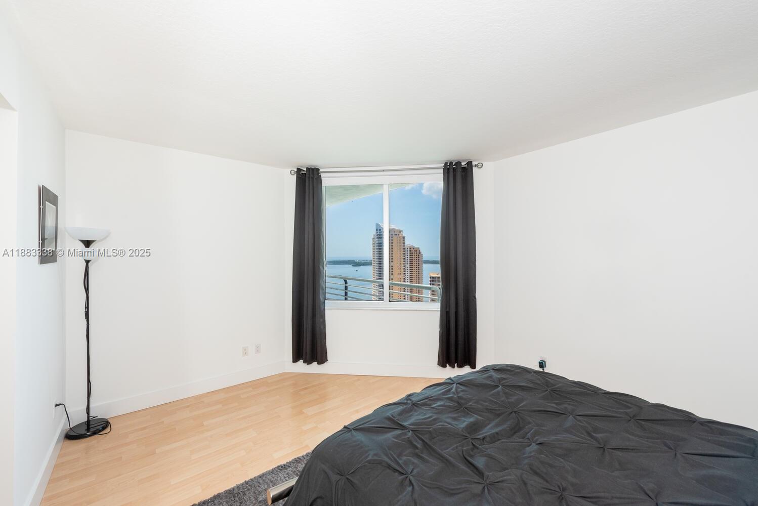 325 S Biscayne Blvd #3915, Miami FL 33131