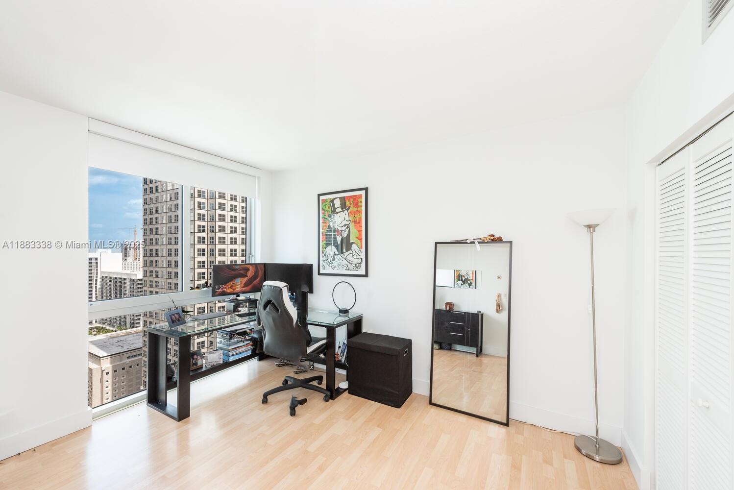 325 S Biscayne Blvd #3915, Miami FL 33131