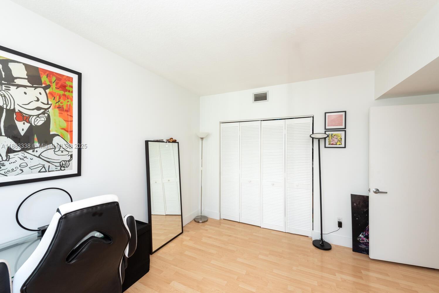 325 S Biscayne Blvd #3915, Miami FL 33131