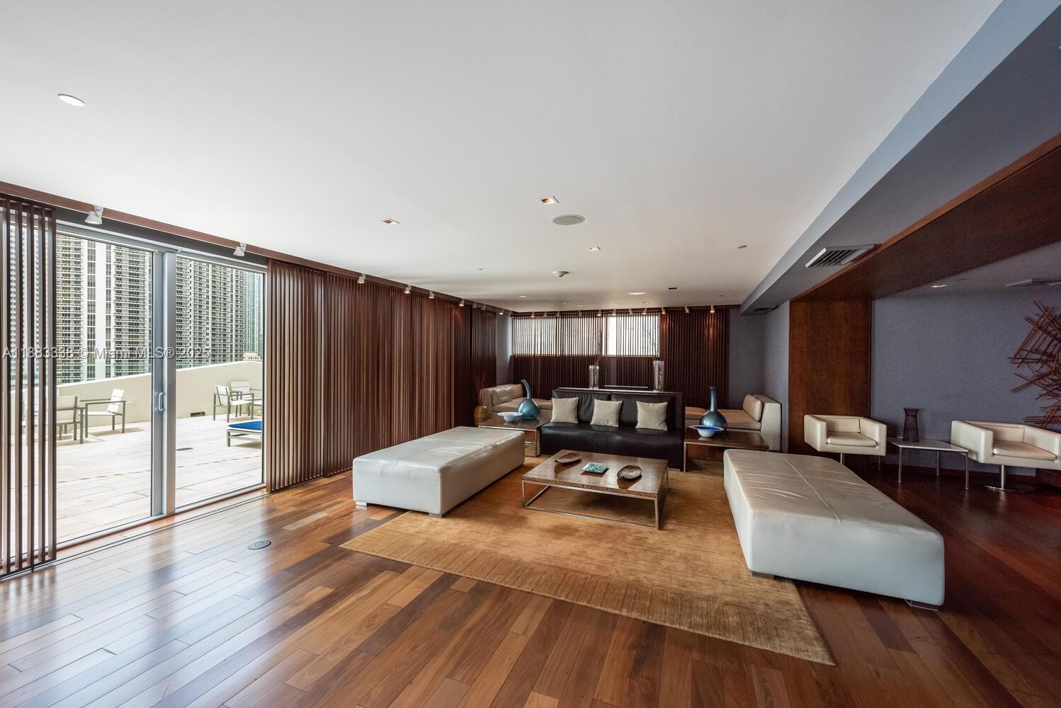 325 S Biscayne Blvd #3915, Miami FL 33131