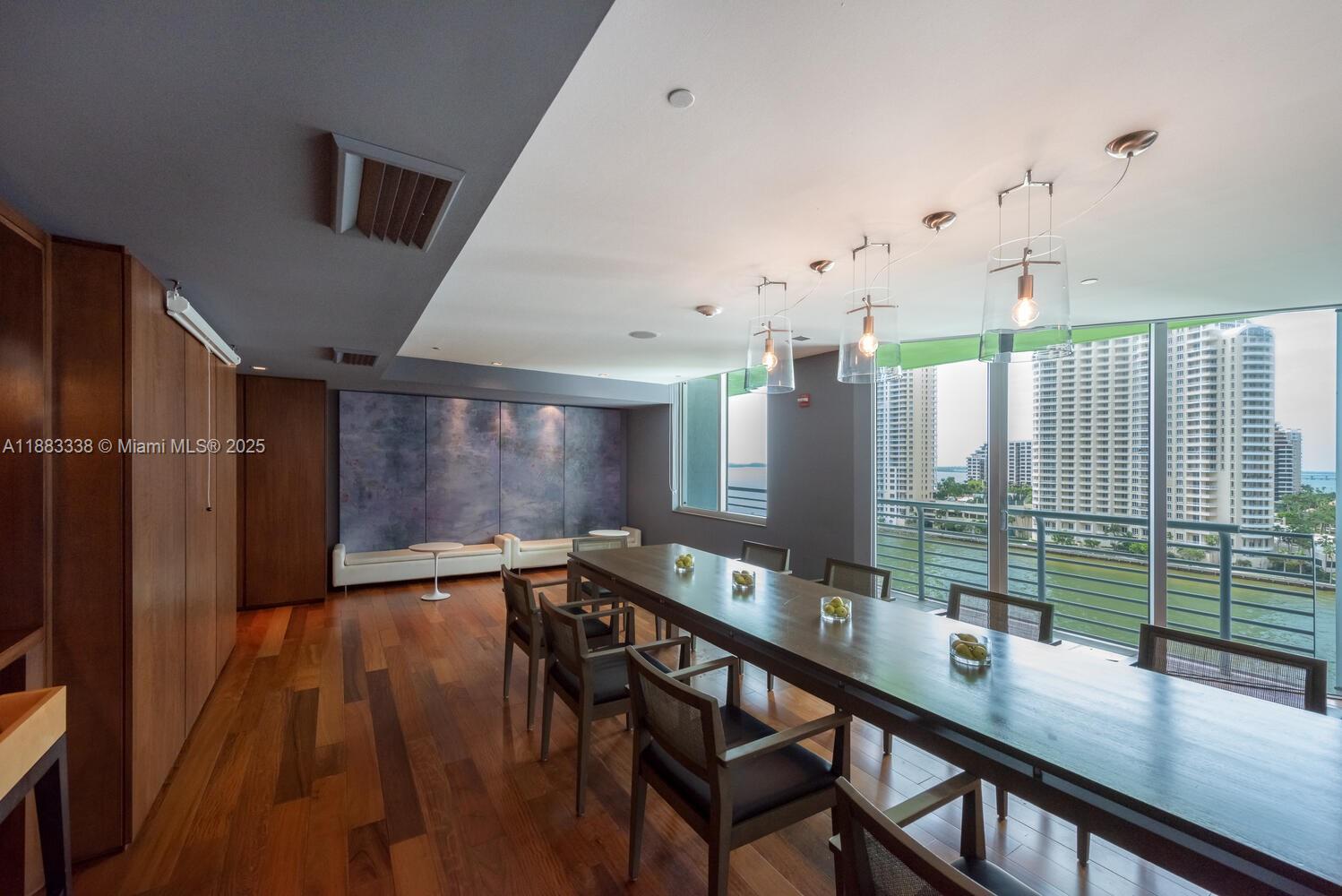 325 S Biscayne Blvd #3915, Miami FL 33131