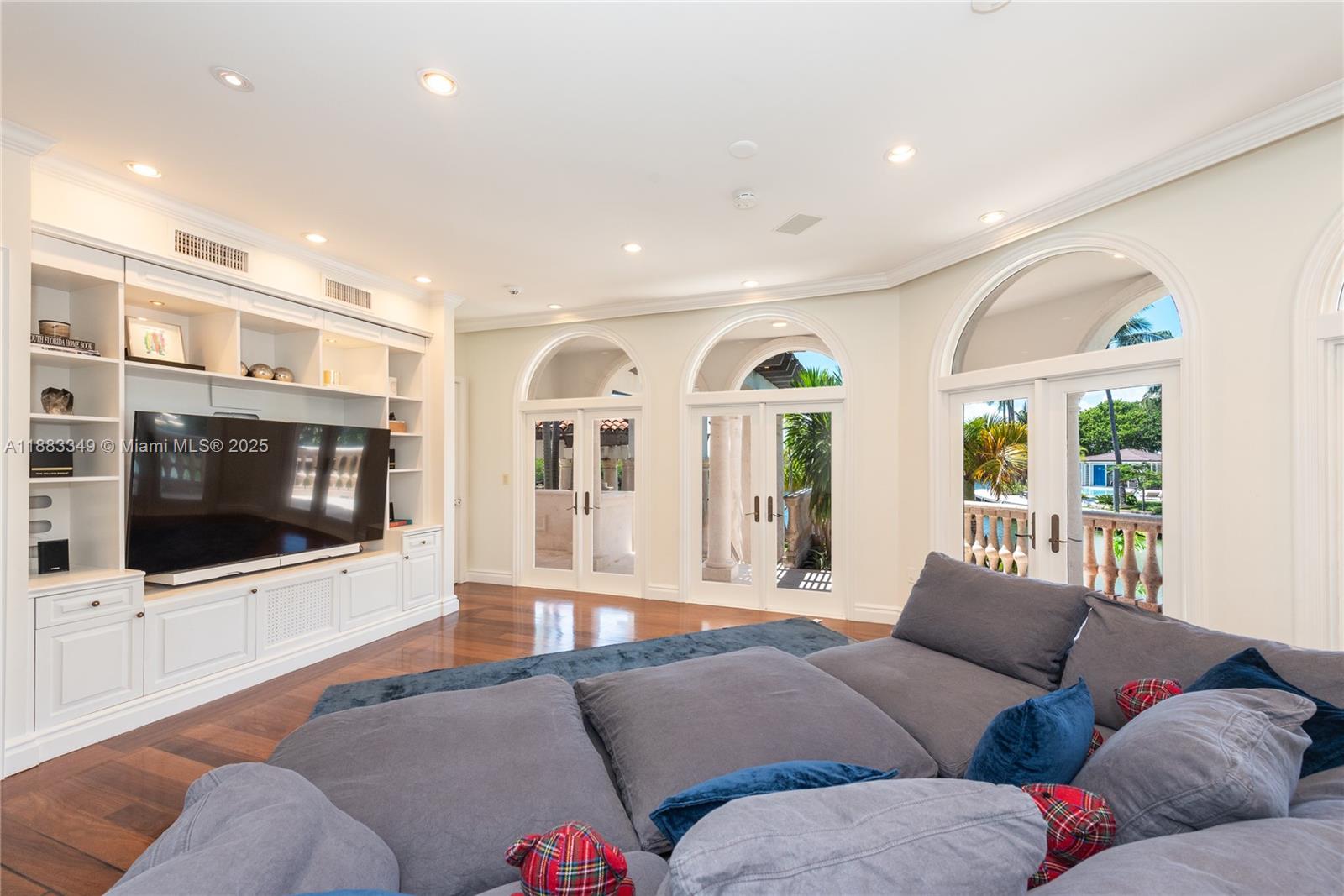 260 Cape Florida Dr, Key Biscayne FL 33149