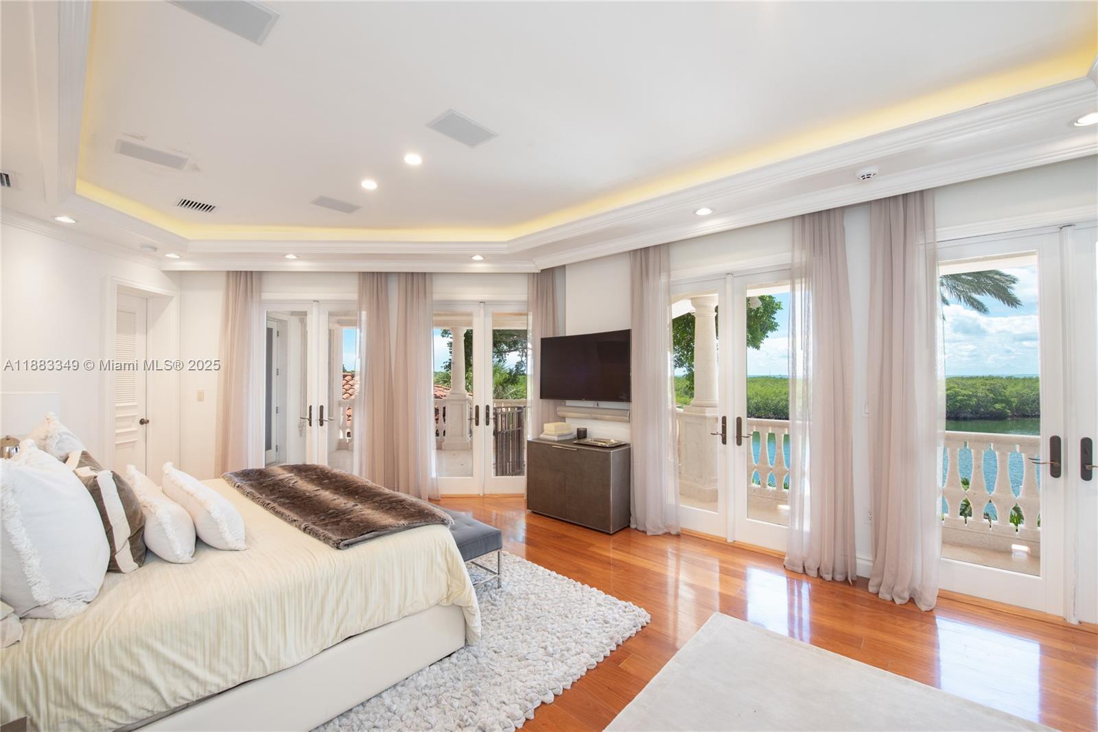 260 Cape Florida Dr, Key Biscayne FL 33149