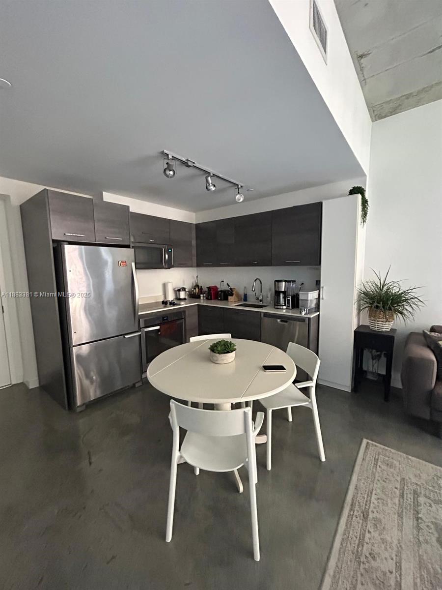 151 SE 1st St #703, Miami FL 33131