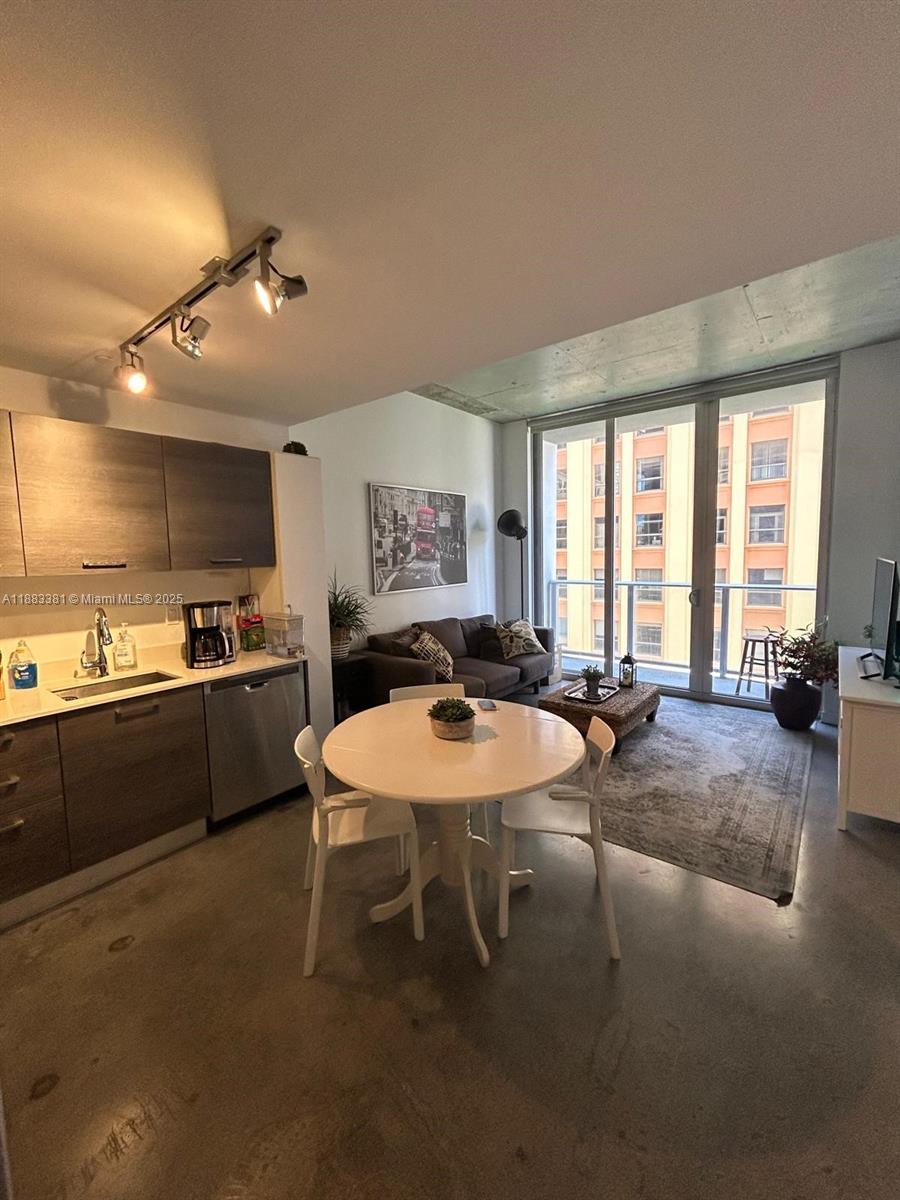 151 SE 1st St #703, Miami FL 33131